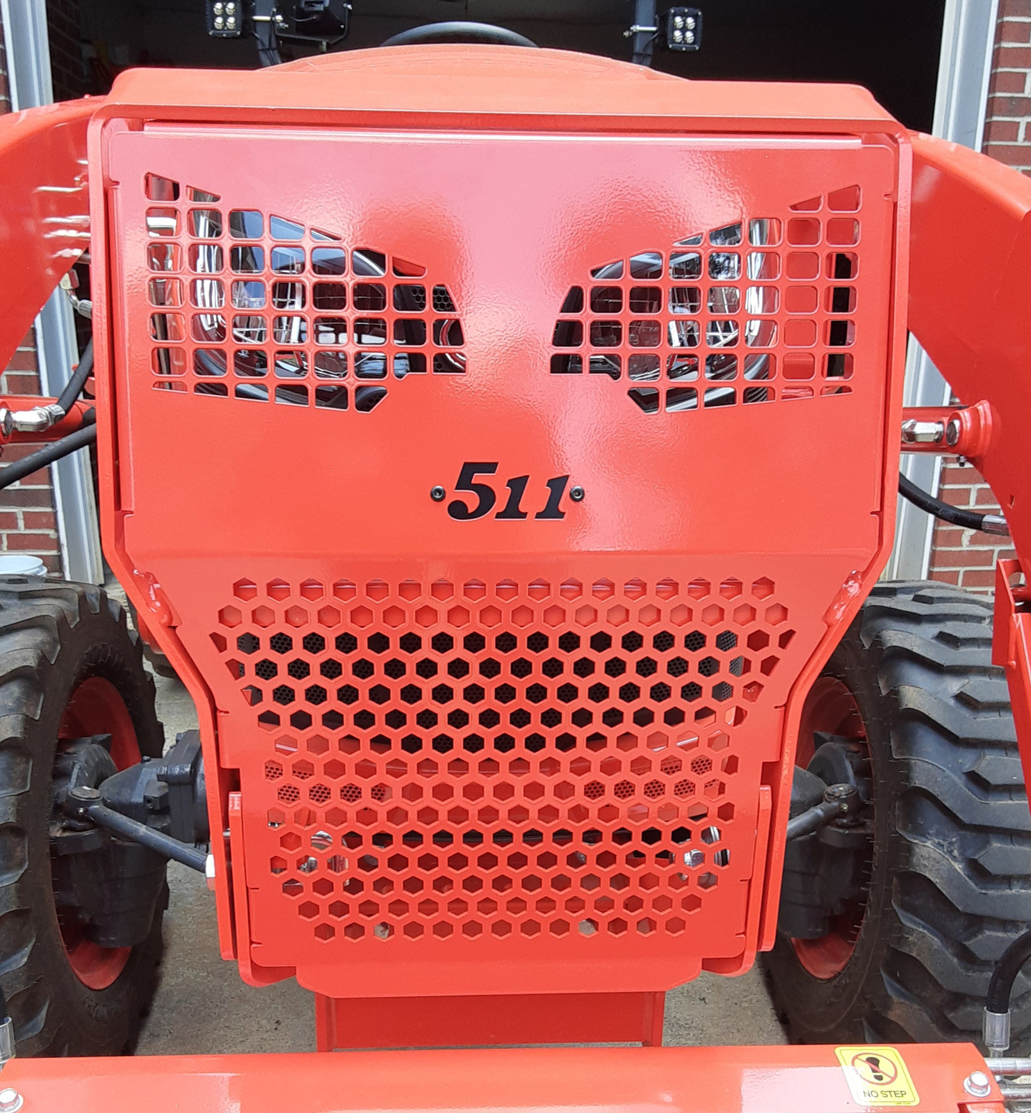 Kubota Grill Guard L2502 L3302 L3902 L4802 & L2501 with LA526 Loader