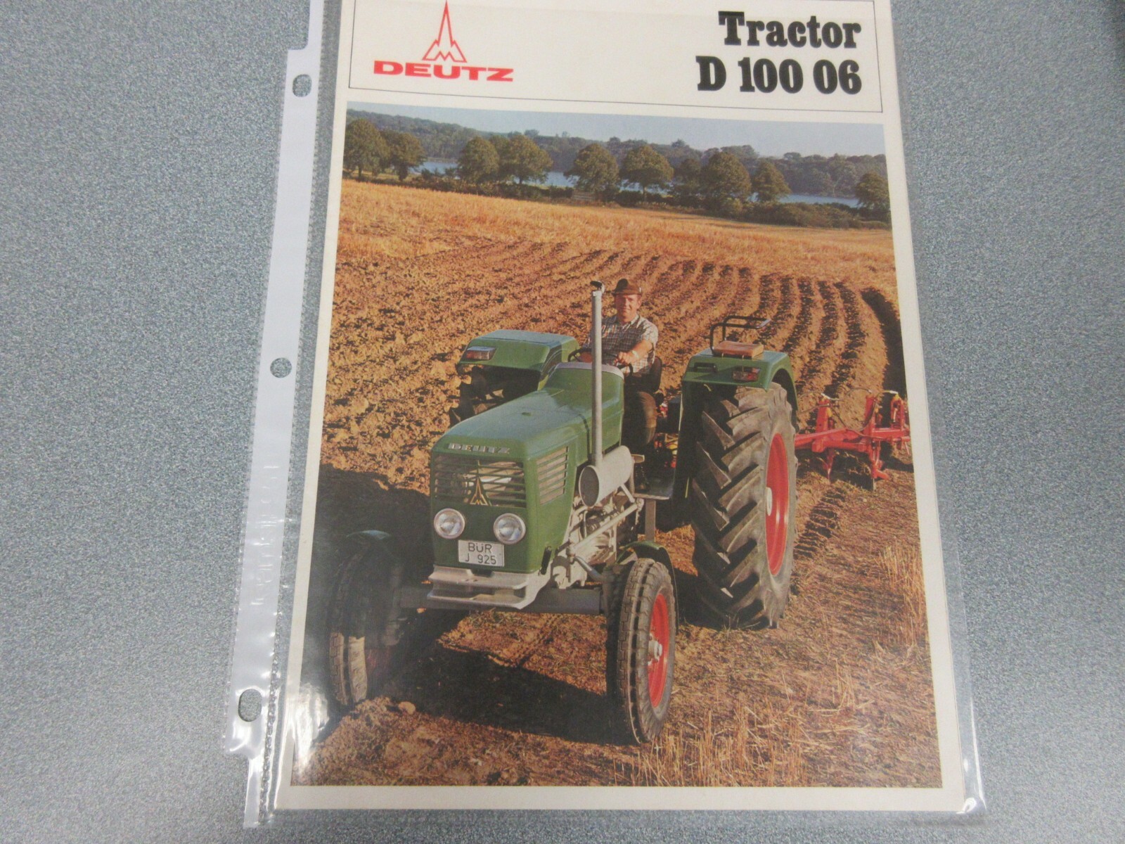 Deutz D10006 Tractor Sales Brochure 8 pages Opens to Beautiful Poster