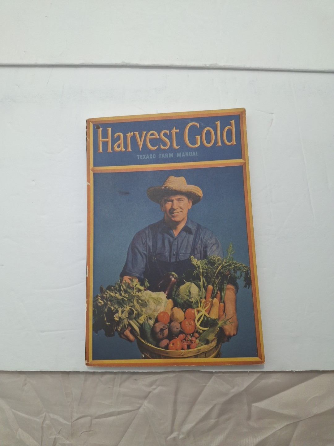 TEXACO HARVEST GOLD FARM MANUAL, 1943