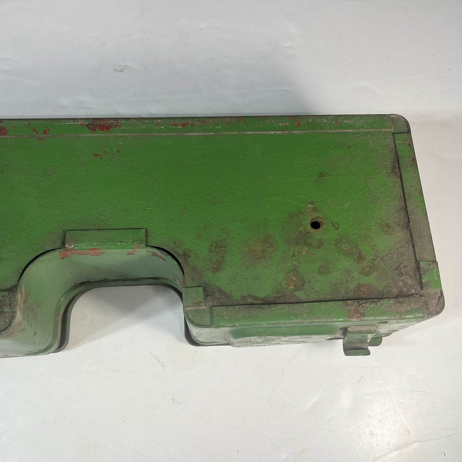 Vintage Unbranded Metal Tractor Toolbox 18x6x4 tall Lid No Latches Green Painted