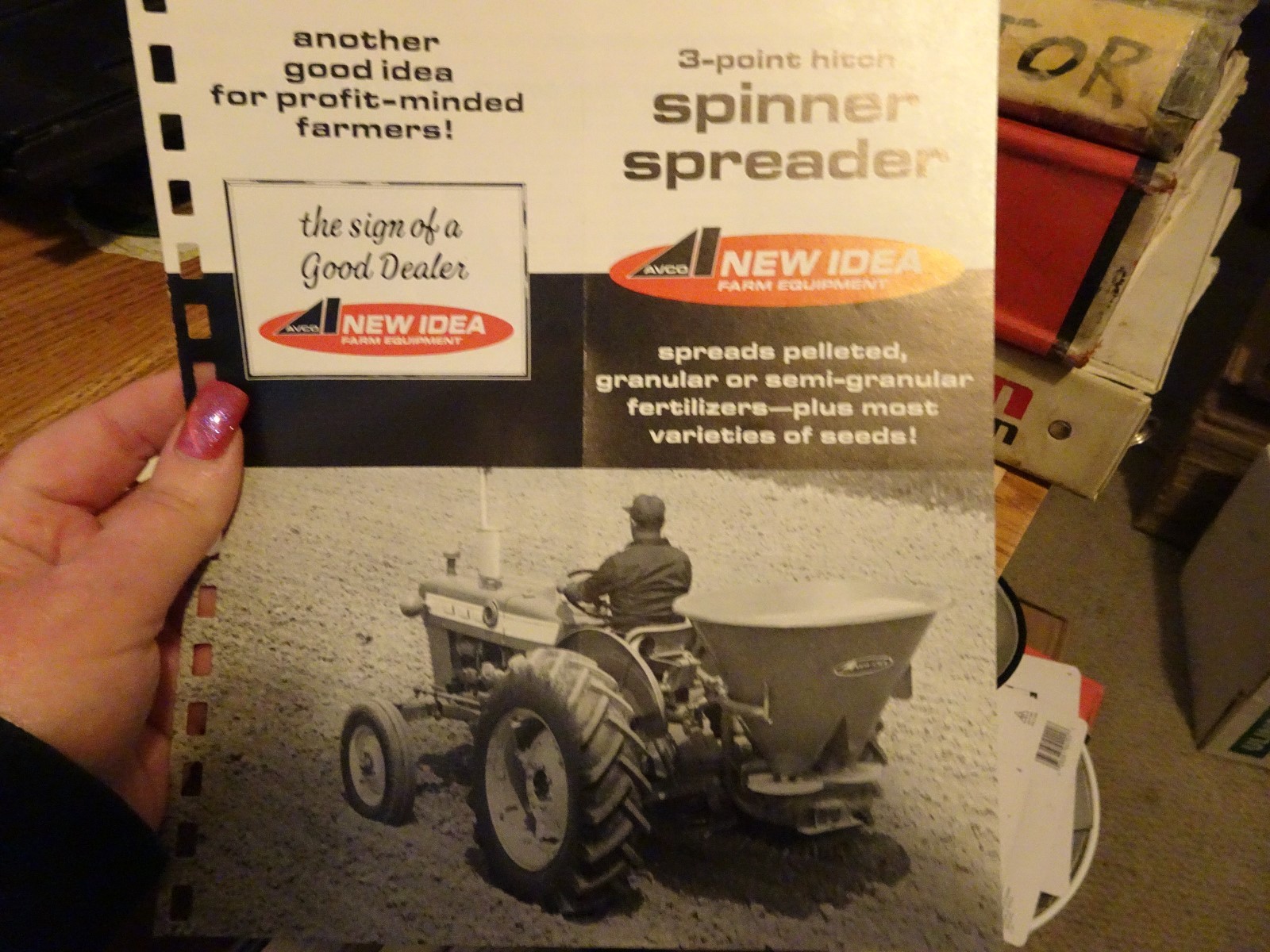 New Idea 3 Point Hitch Spinner Spreader Dealer&rsquo;s Brochure 7215-8