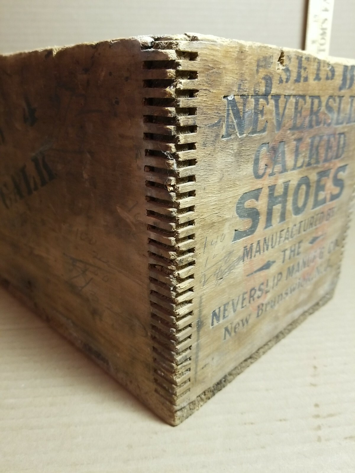 Neverslip Manufacturing Co New Brunswick New Jersey Calked Horse Shoes Box Crate