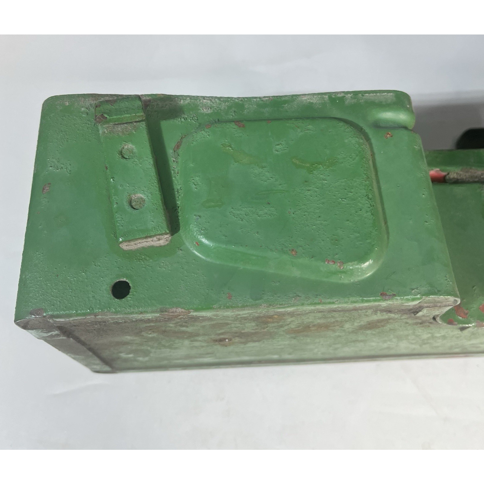 Vintage Unbranded Metal Tractor Toolbox 18x6x4 tall Lid No Latches Green Painted