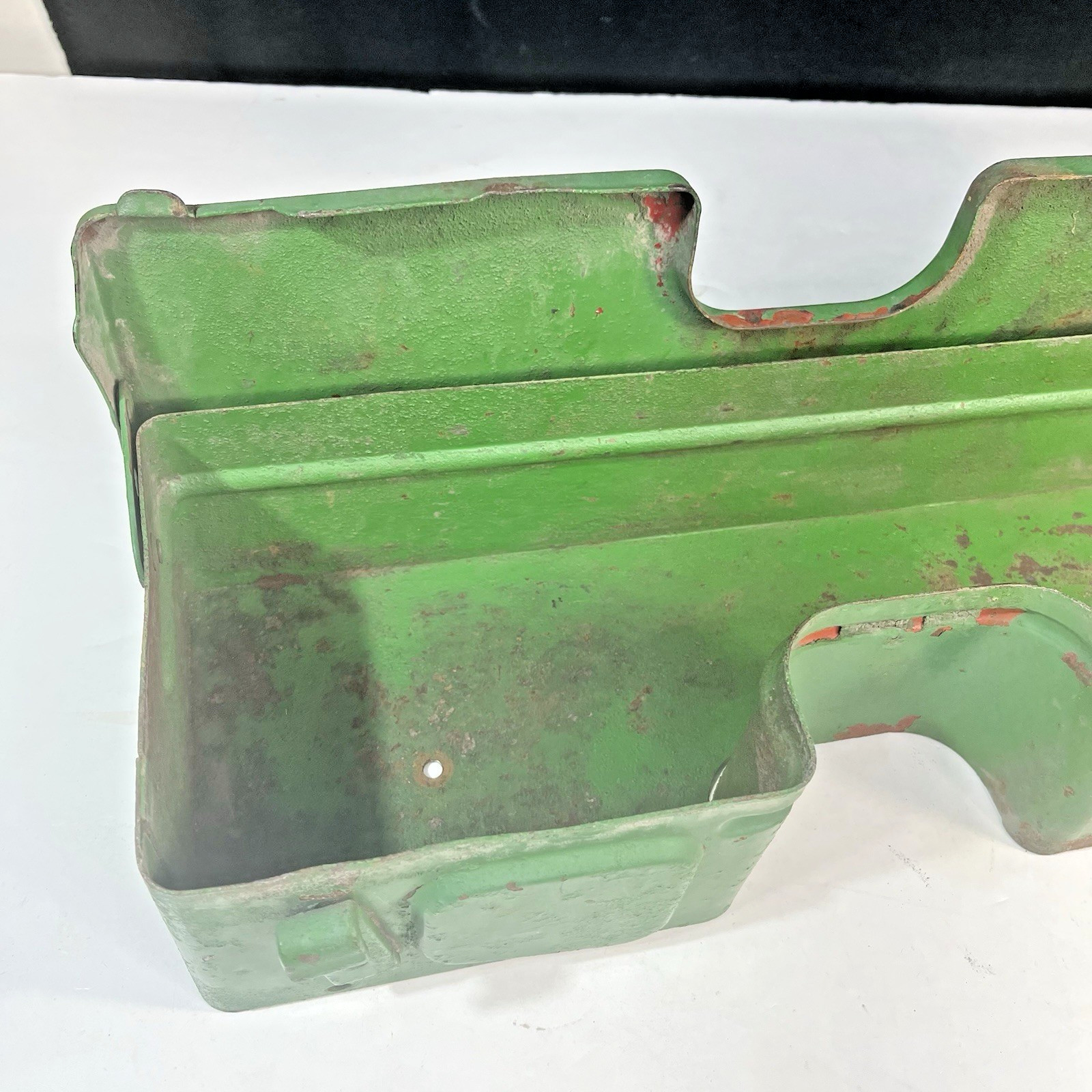 Vintage Unbranded Metal Tractor Toolbox 18x6x4 tall Lid No Latches Green Painted