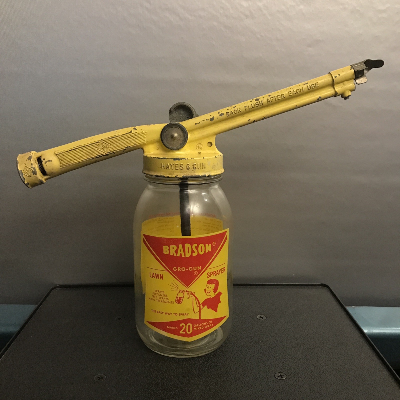 Vintage Bradson Gro-Gun Glass Lawn Sprayer Bottle W/HAYES 6 GAL. Spray Gun Top