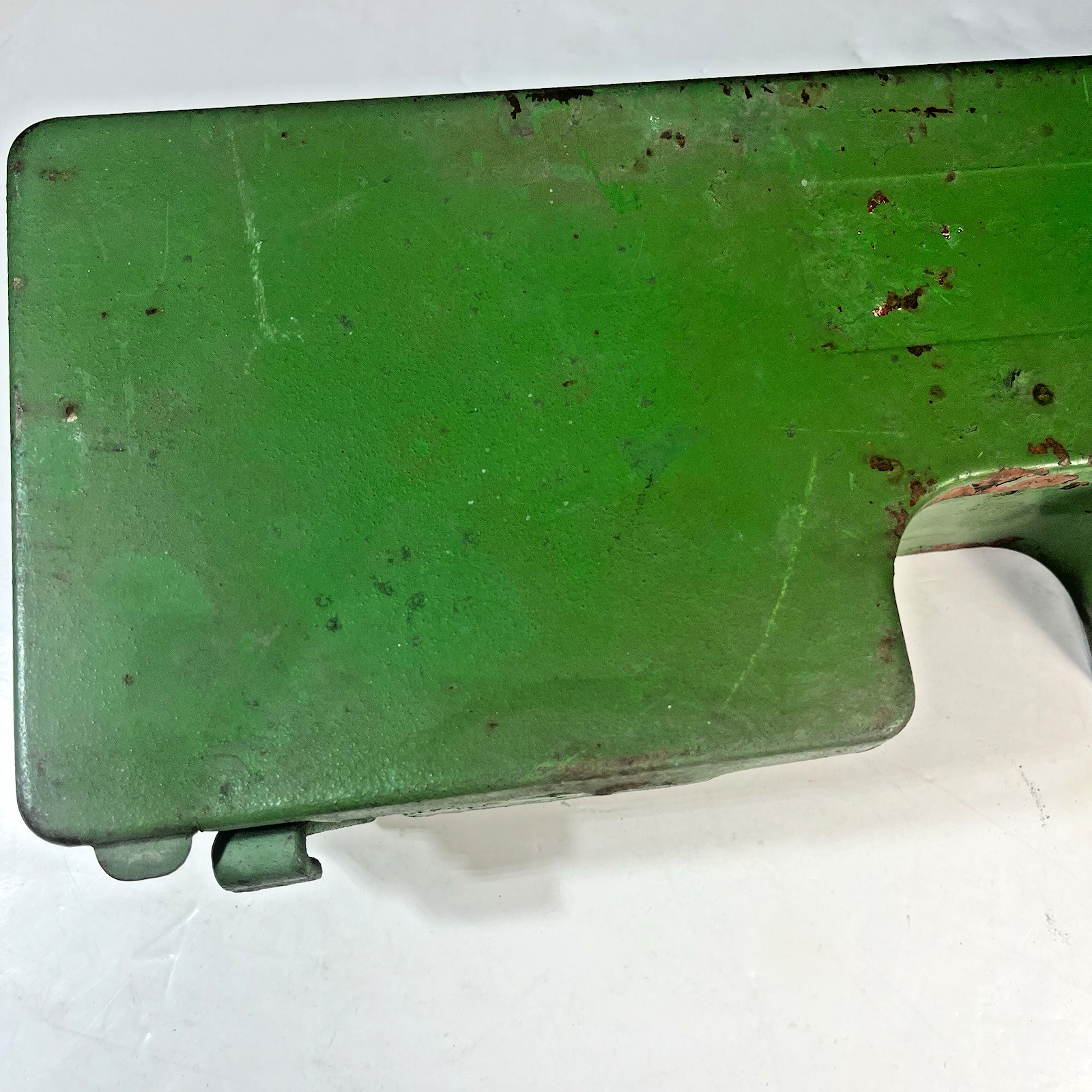 Vintage Unbranded Metal Tractor Toolbox 18x6x4 tall Lid No Latches Green Painted