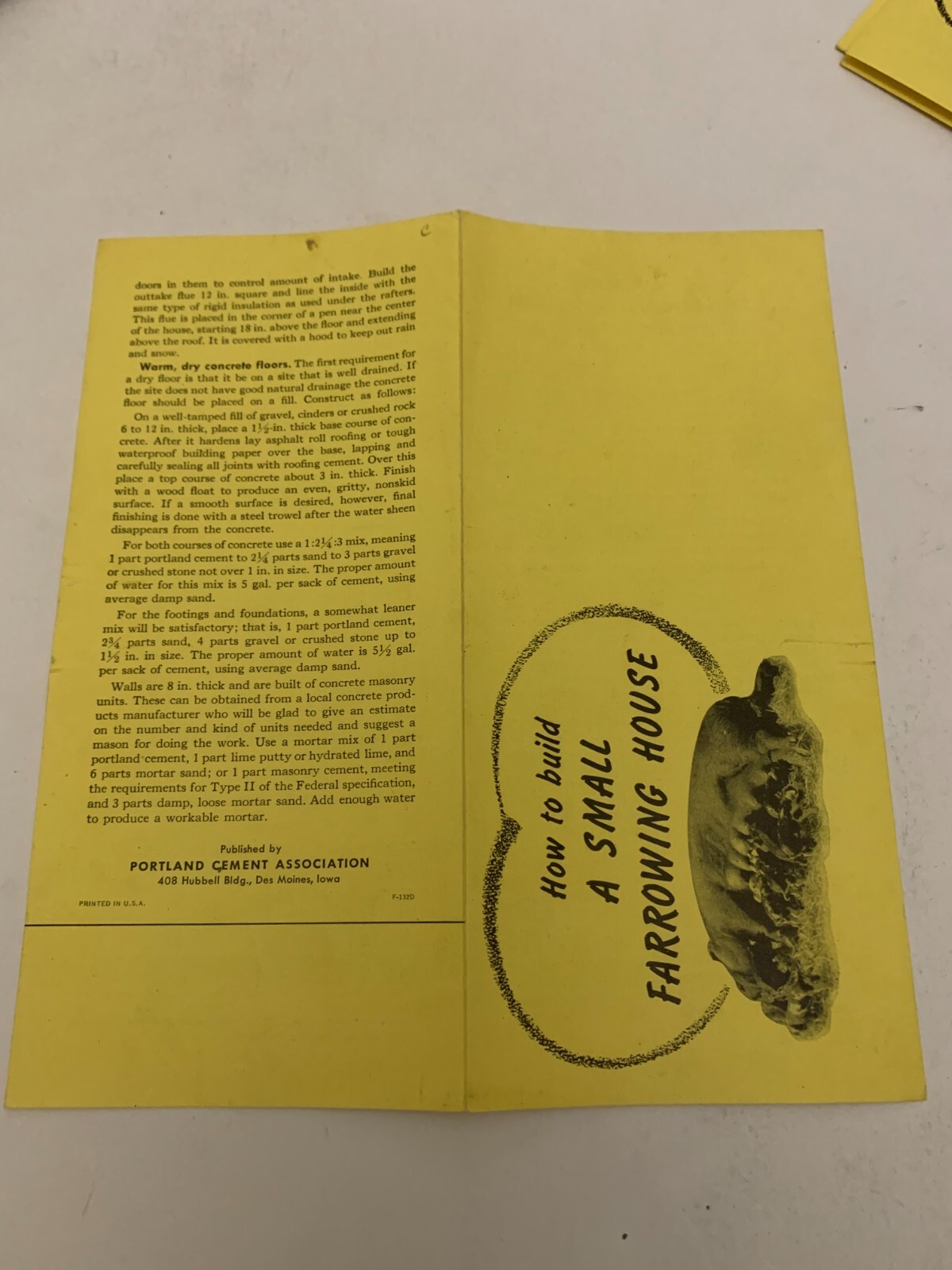 c1940 Portland Cement Co Des Moines Iowa Small Farrowing House Brochure