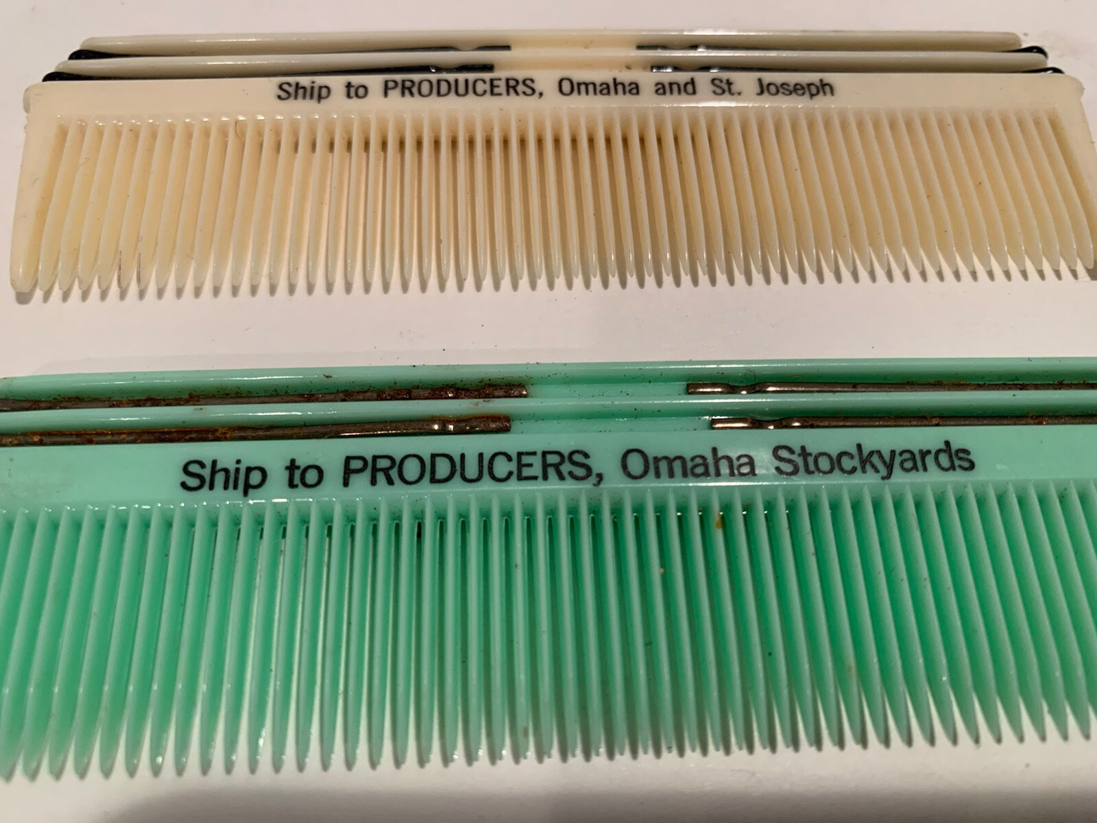 Set Of 2 Vintage PRODUCERS LIVESTOCK /OMAHA STOCKYARDS Souvenir Comb 50s 60s