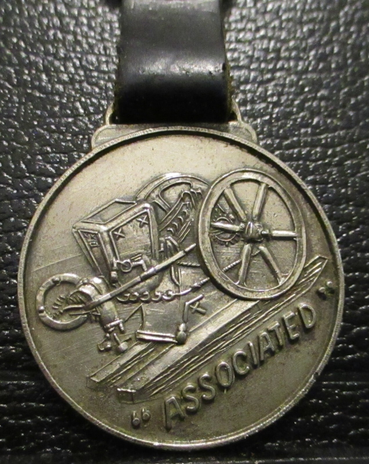 1973 Associated Manufacturers Waterloo Iowa Hit Miss Gas Engine Pocket Watch Fob