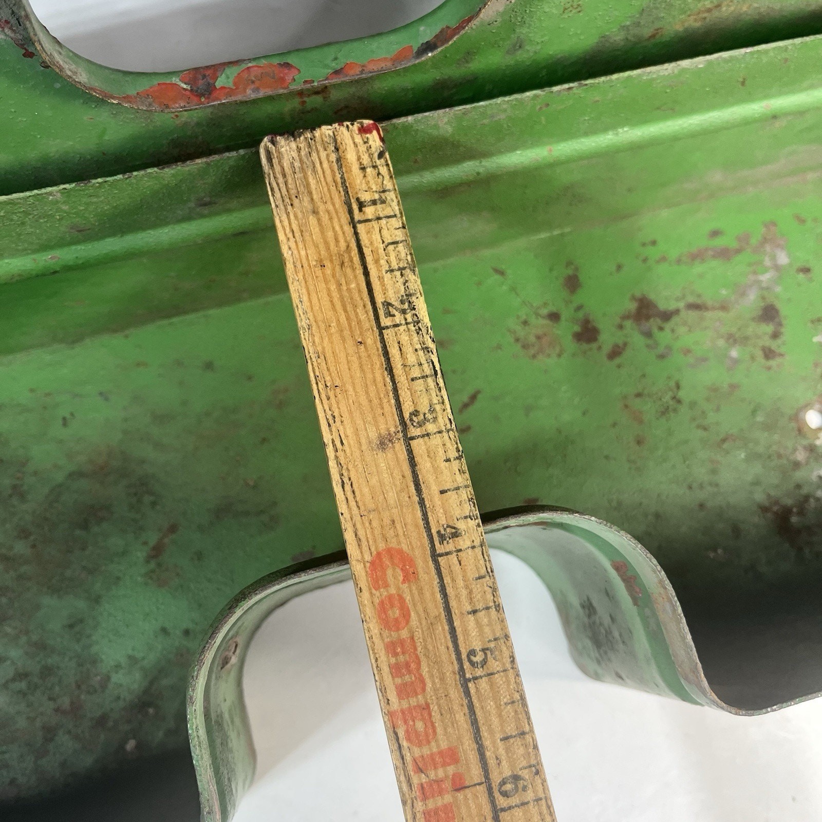 Vintage Unbranded Metal Tractor Toolbox 18x6x4 tall Lid No Latches Green Painted