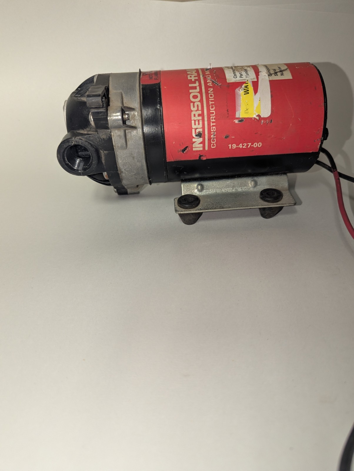 Ingersoll Rand 59262410 1.4 gpm 12 volt diaphragm pump UNTESTED USED FREE SHIPP