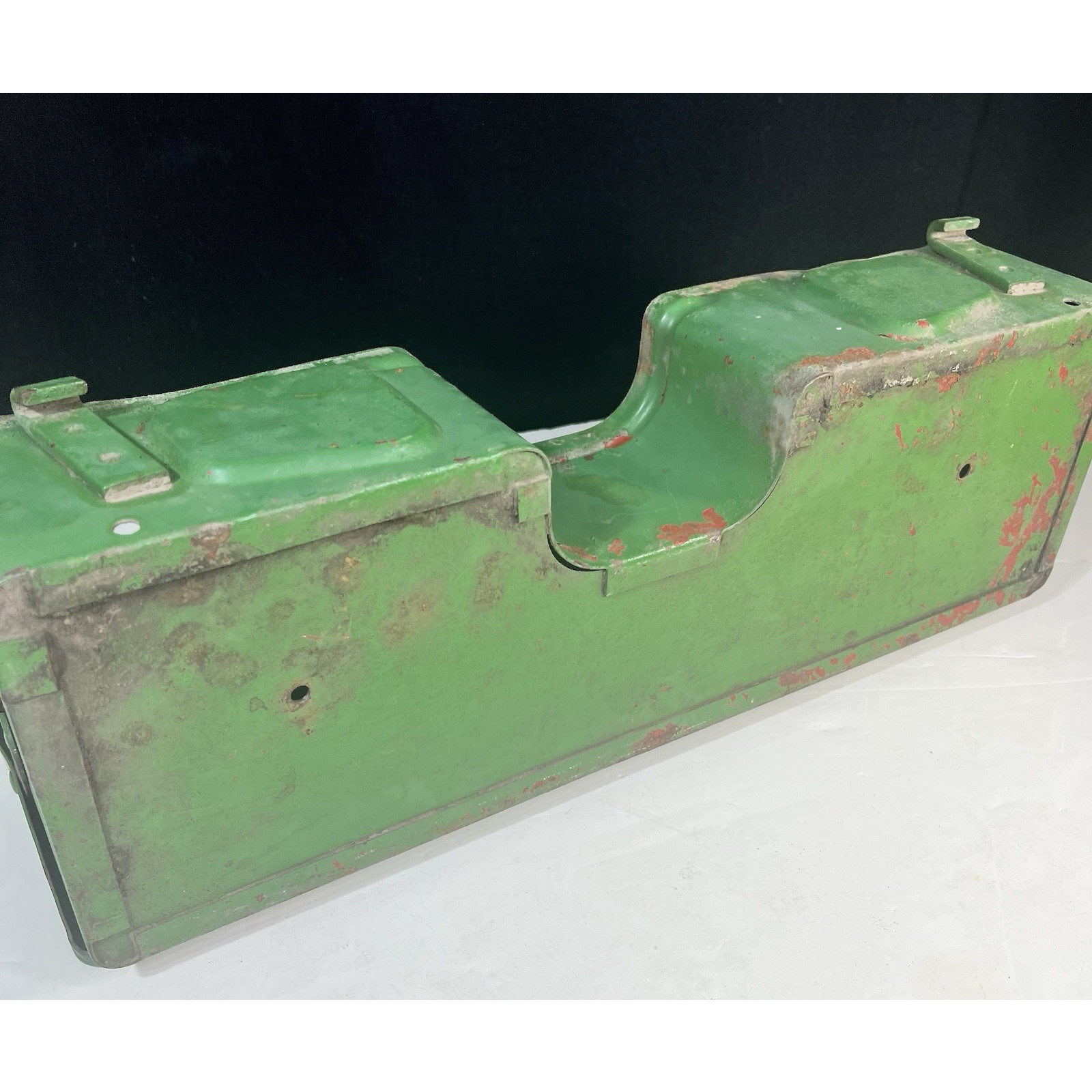 Vintage Unbranded Metal Tractor Toolbox 18x6x4 tall Lid No Latches Green Painted