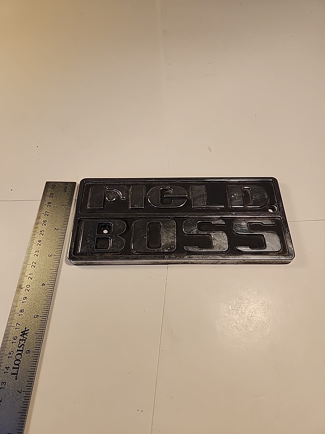 White Farm Equipment, Metal Field Boss Emblem