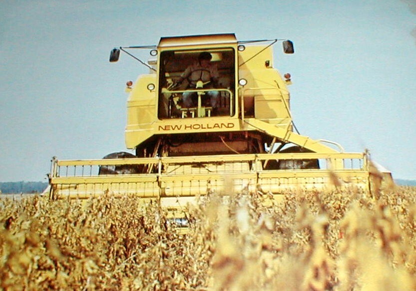 Sperry New Holland Corn Combine 1974 Full Color 16 Page Dealer Brochure