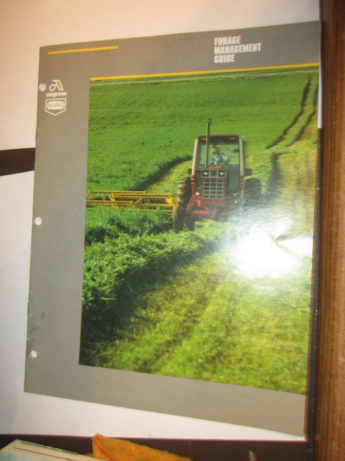 Vintage Farm Brochure Asgrow FORAGE MANAGEMENT GUIDE 15 PAGES