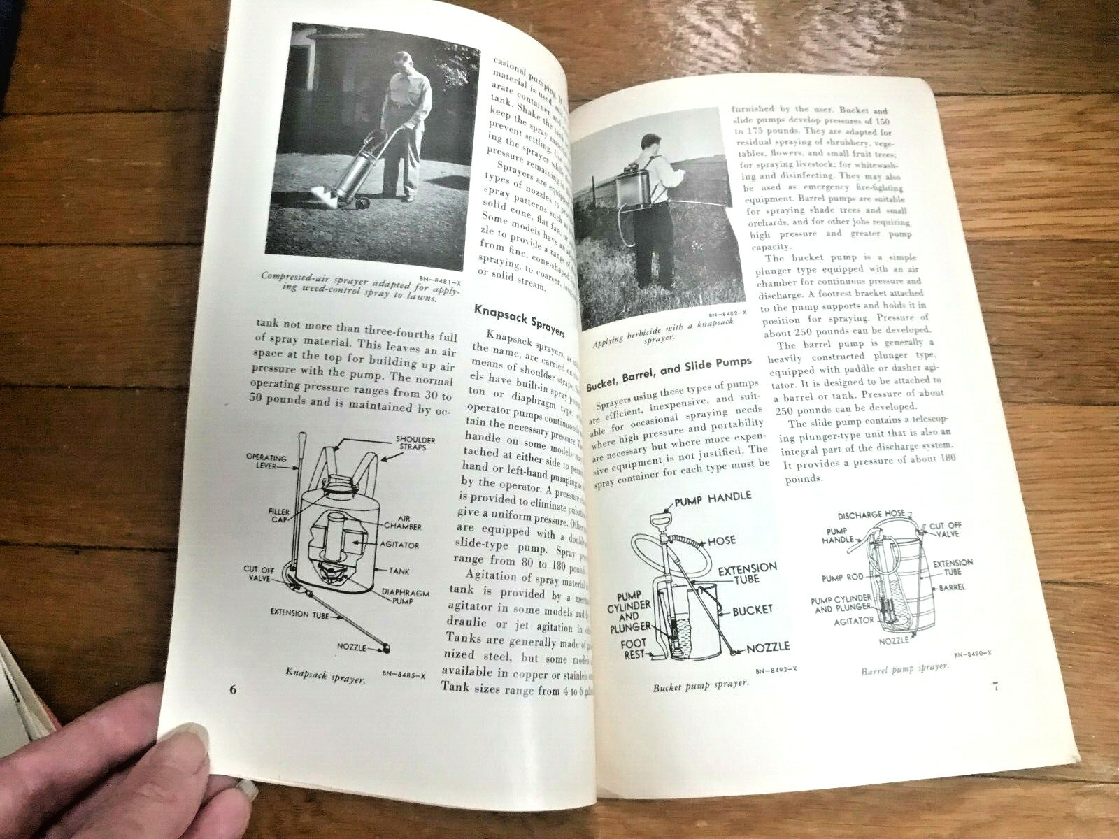 Vtg Hand Sprayer And Dusters US Department of Agriculture Pamphlet 1950s – A57