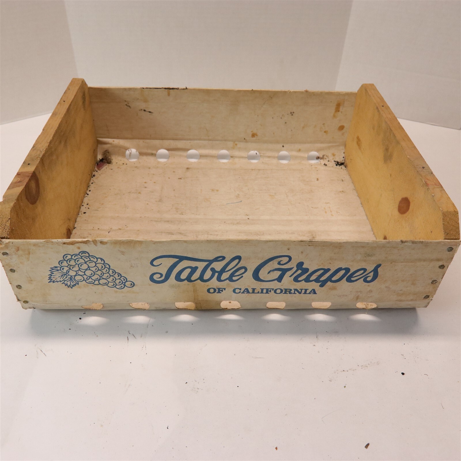 VINTAGE SUN GOLD CALIFORNIA GRAPES FLAT CRATE WOOD PAPER COCHELLA ROBERT CARIAN