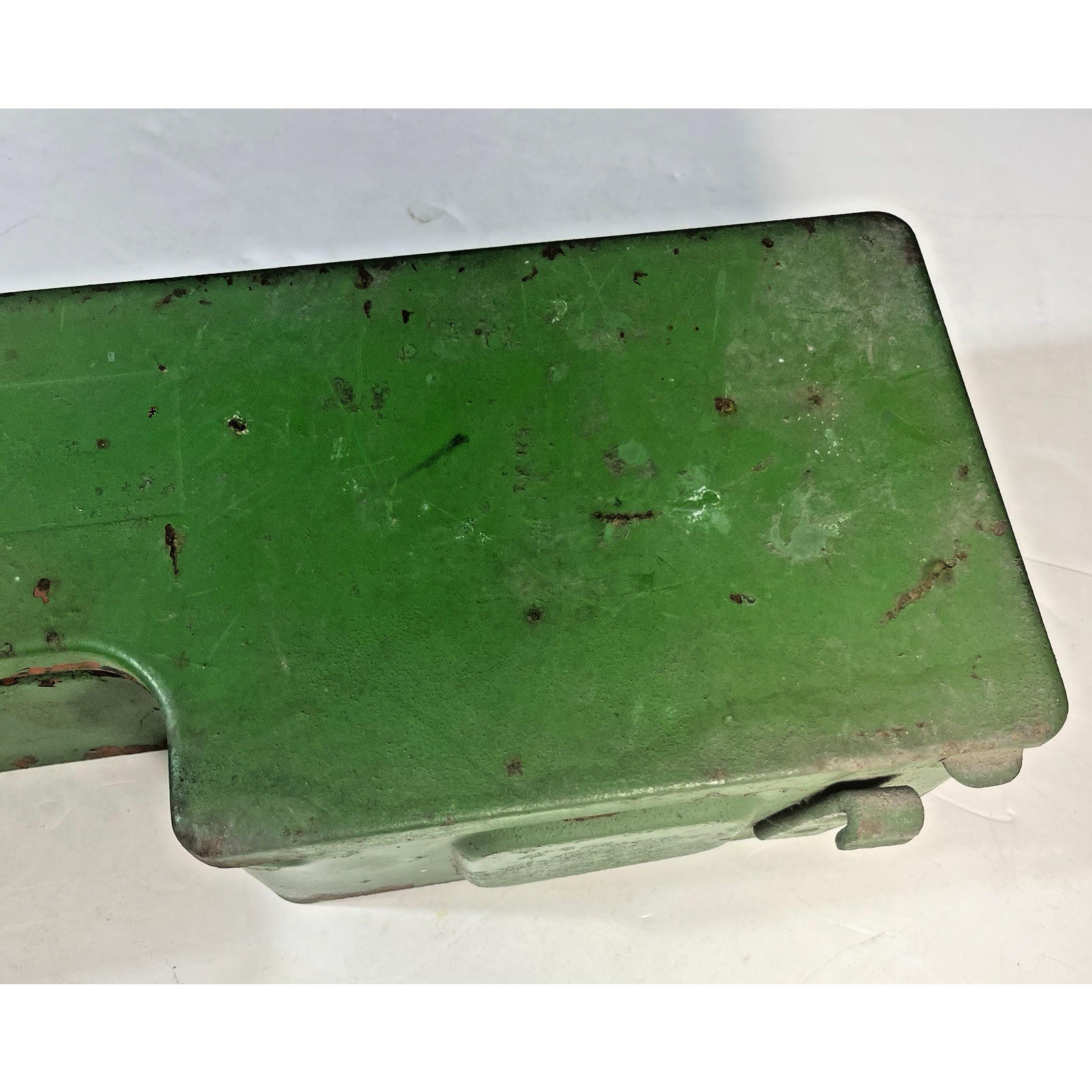 Vintage Unbranded Metal Tractor Toolbox 18x6x4 tall Lid No Latches Green Painted