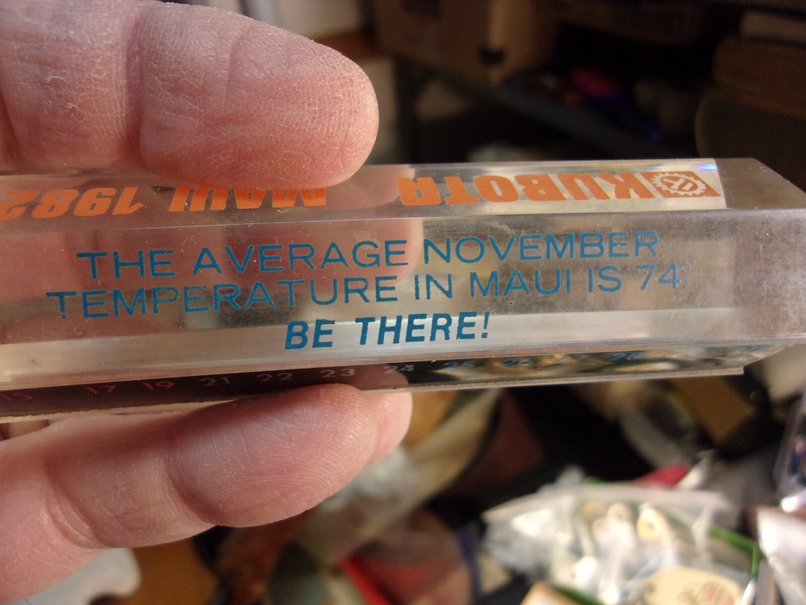 NEAT OLD VTG ACRYLIC? SALES CONTEST(?) PAPERWEIGHT « KUBOTA (TRACTORS) MAUI 1982 »
