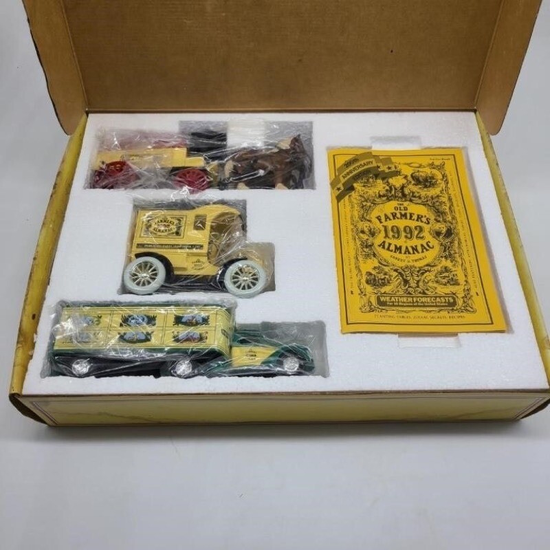 Old Farmers Almanac 1792 -1992 Anniversary Classic Truck Bank Collection Vintage