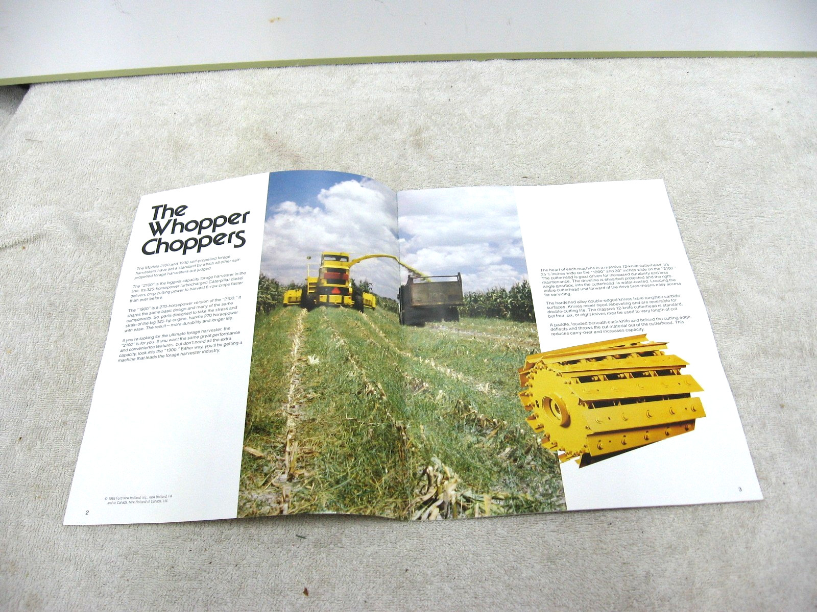 VINTAGE 1988 NEW HOLLAND SELF PROPELLED HARVESTER BROCHURE 1900 2100
