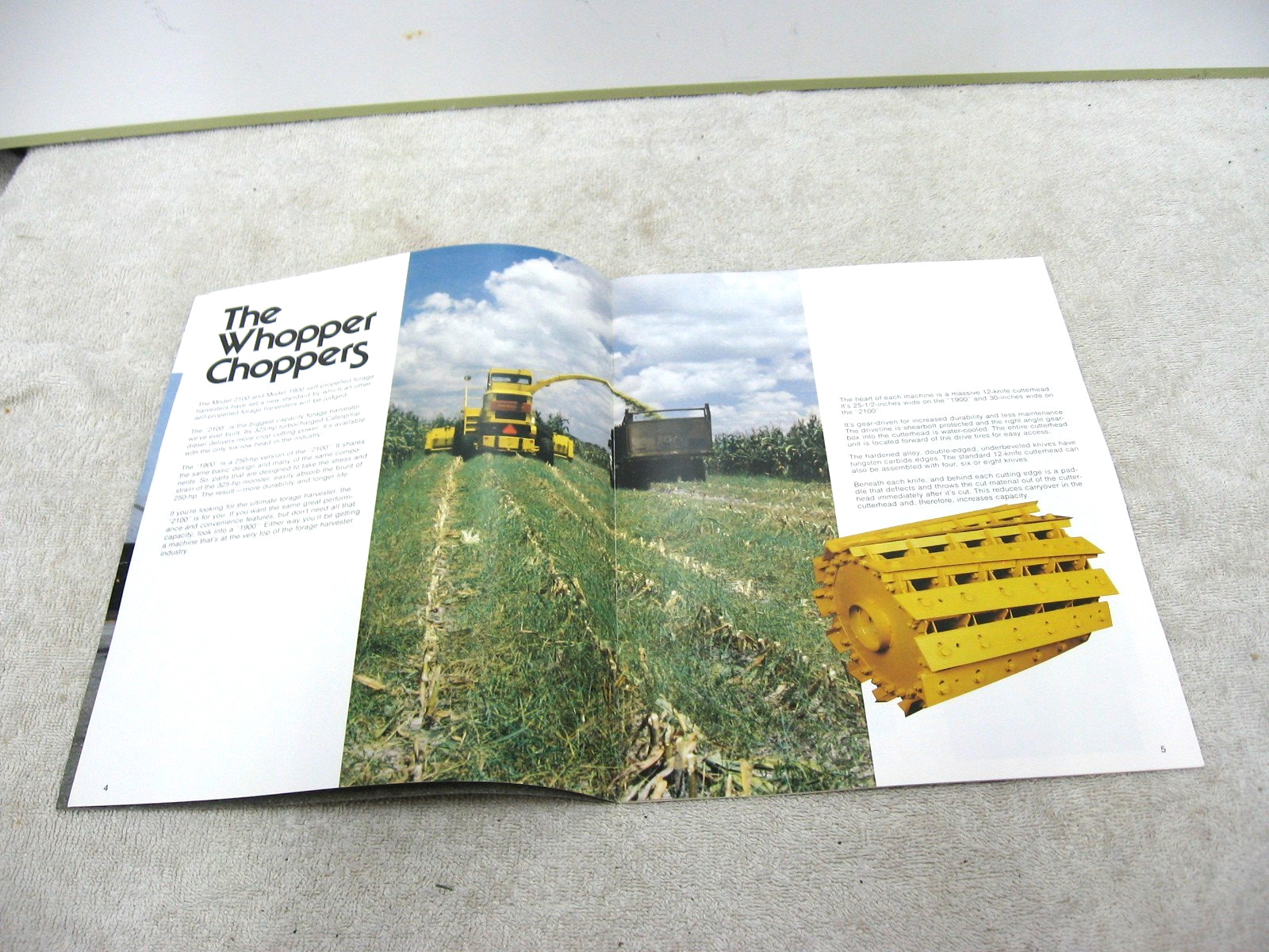 VINTAGE 1982 NEW HOLLAND SELF PROPELLED HARVESTER BROCHURE 1900 2100