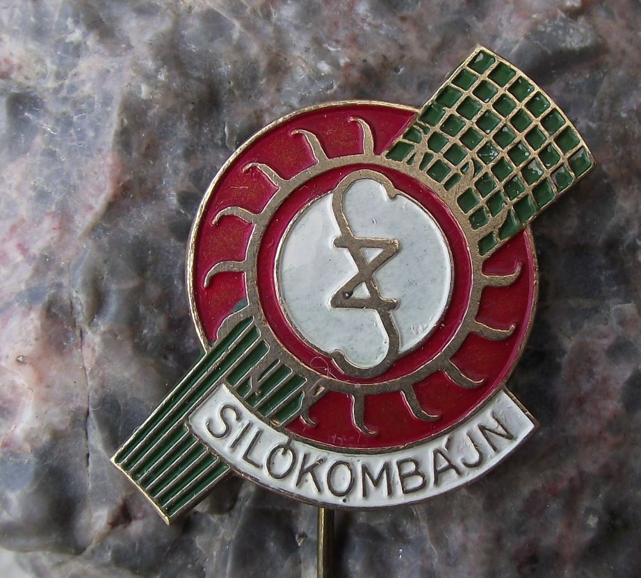 Antique Silokombajn Farming Farm Equipment Czech Crop Cutter Blower Pin Badge
