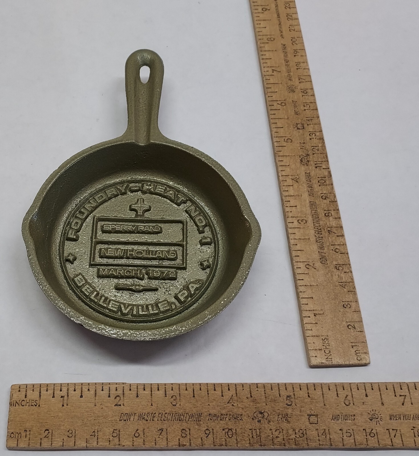 1972 SPERRY NEW HOLLAND – FOUNDRY HEAT No 1 Cast Iron Mini Skillet Pan – Ashtray