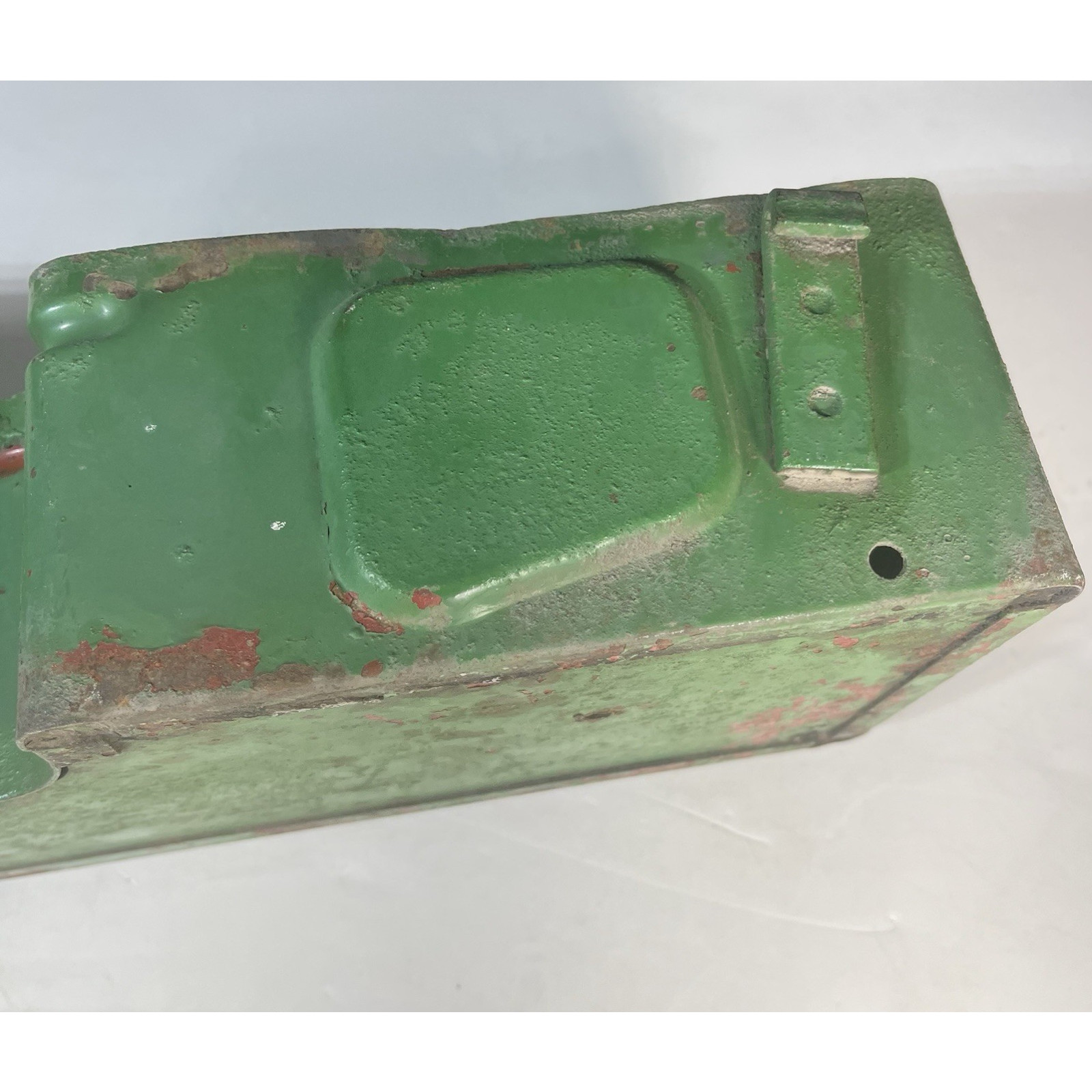 Vintage Unbranded Metal Tractor Toolbox 18x6x4 tall Lid No Latches Green Painted
