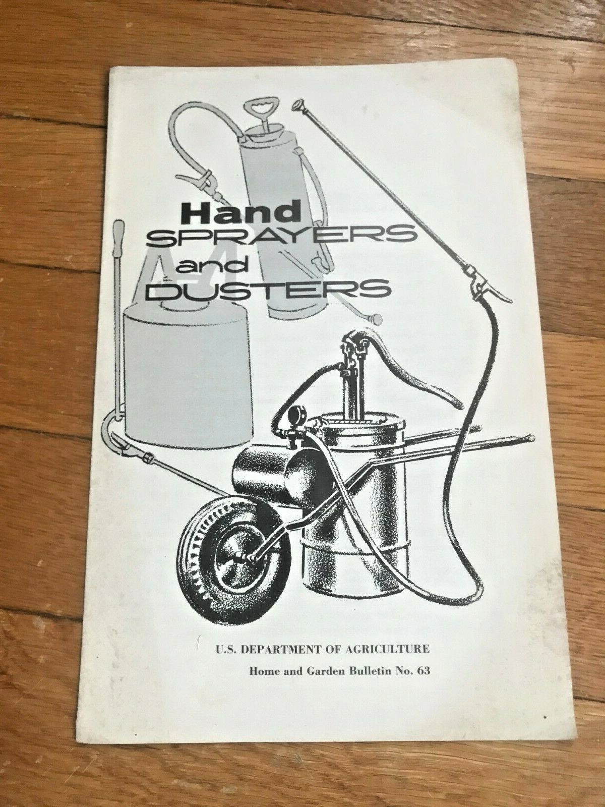 Vtg Hand Sprayer And Dusters US Department of Agriculture Pamphlet 1950s – A57