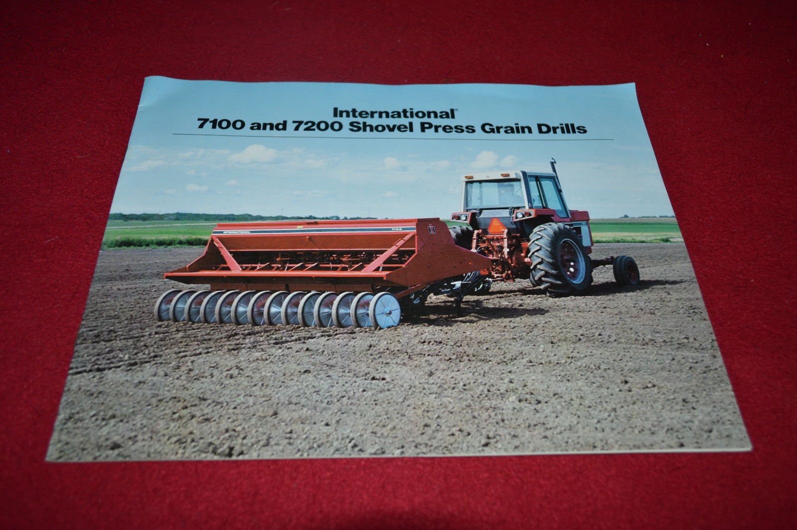 International Harvester 7100 7200 ShovelPress Grain Drill Dealers Brochure BWPA