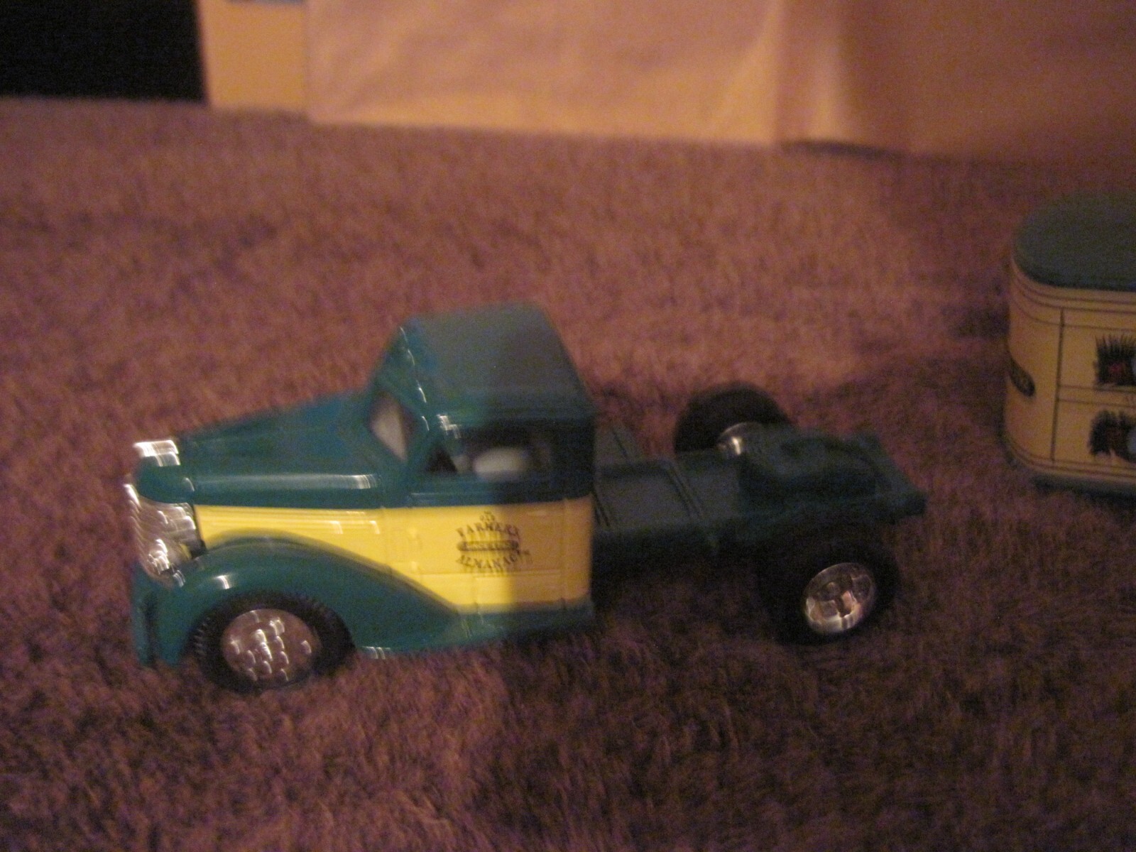 ERTL Farmer&rsquo;s Almanac 1948 Diamond T Tractor Trailer, 200th Anniversary