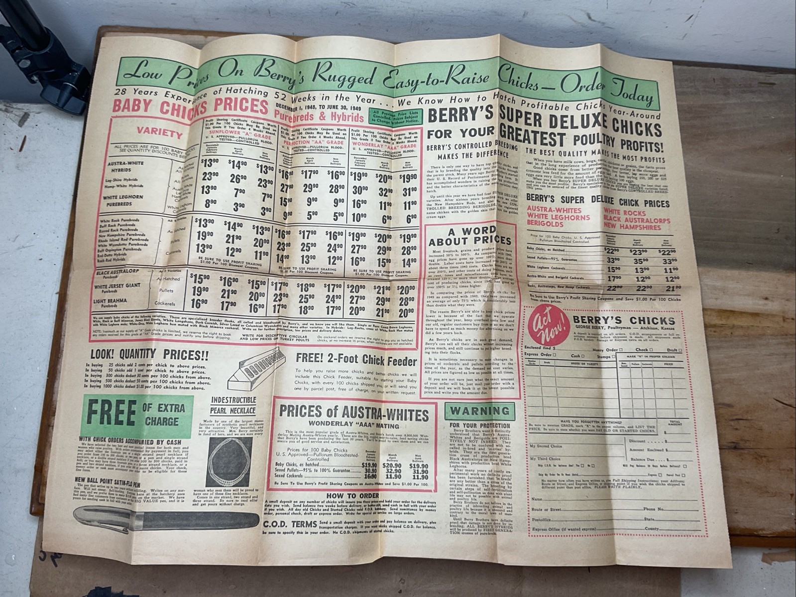 1940s Berrys Chicks Atchison Kansas Poultry Farm Advertisements Newspaper B26