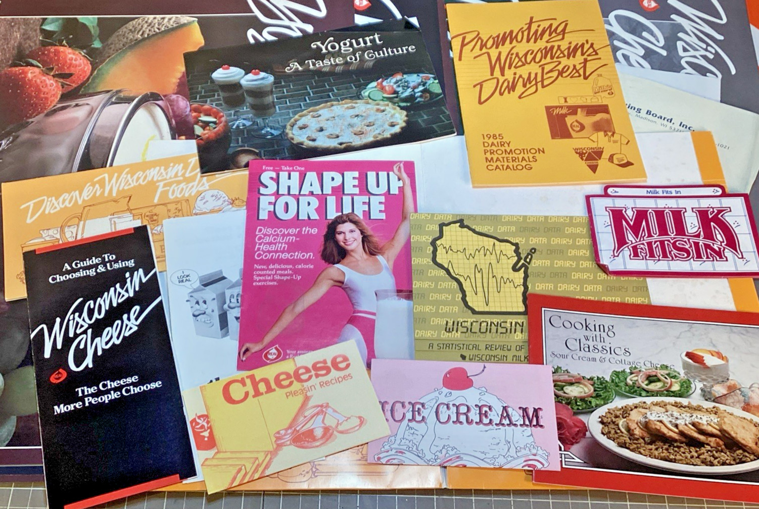1985 Wisconsin Milk Marketing Promotional 11 Posters 14×20 Kit Recipe Booklets d