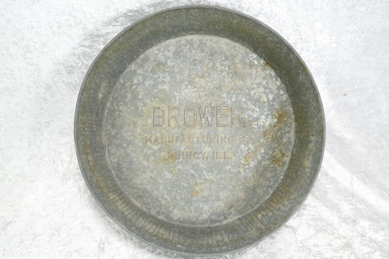 Vintage Brower Manufacturing Co. Quincy, IL 16 3/4&Prime; Galvanized Chicken Feed Pan