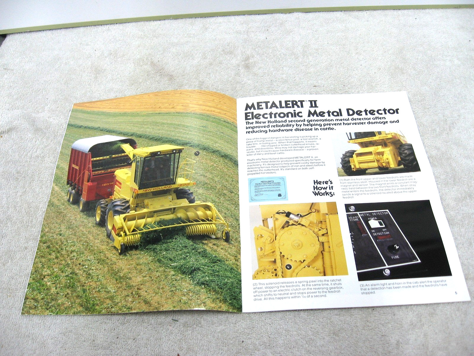 VINTAGE 1988 NEW HOLLAND SELF PROPELLED HARVESTER BROCHURE 1900 2100