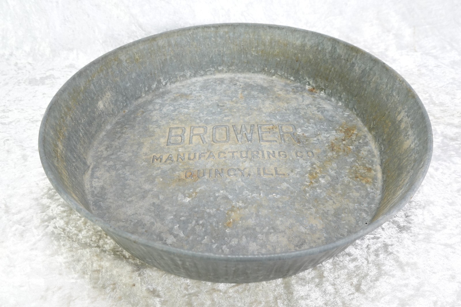 Vintage Brower Manufacturing Co. Quincy, IL 16 3/4&Prime; Galvanized Chicken Feed Pan