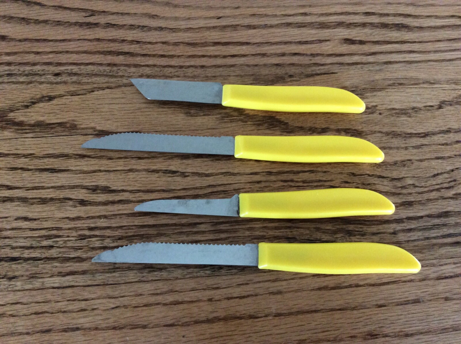 Hy-Line Chicks Feed Advertising Knives 7 Baby Chicks Logo Chickens Agriculture
