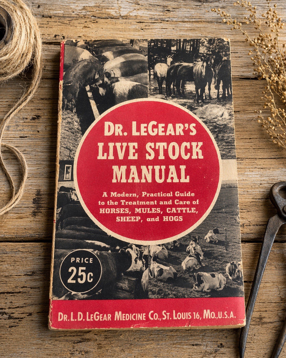 Vintage Dr LeGear Live Stock Manual Poultry Guide Farm Advertising Booklet 25c