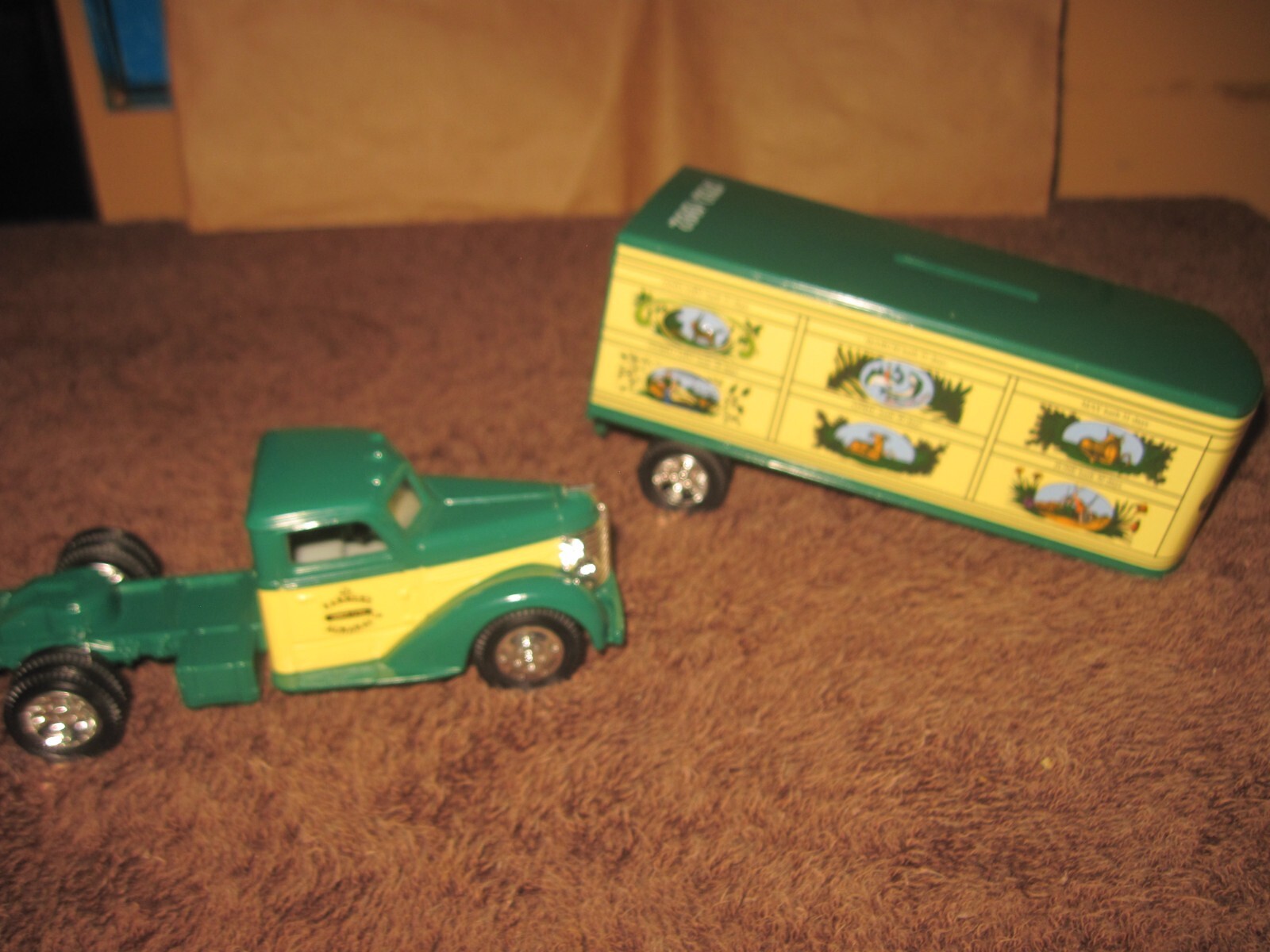ERTL Farmer&rsquo;s Almanac 1948 Diamond T Tractor Trailer, 200th Anniversary