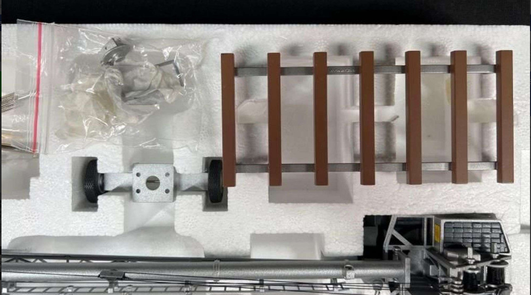 NZG Liebherr Rohrmastkran Form 6 Model Crane, with Original Box