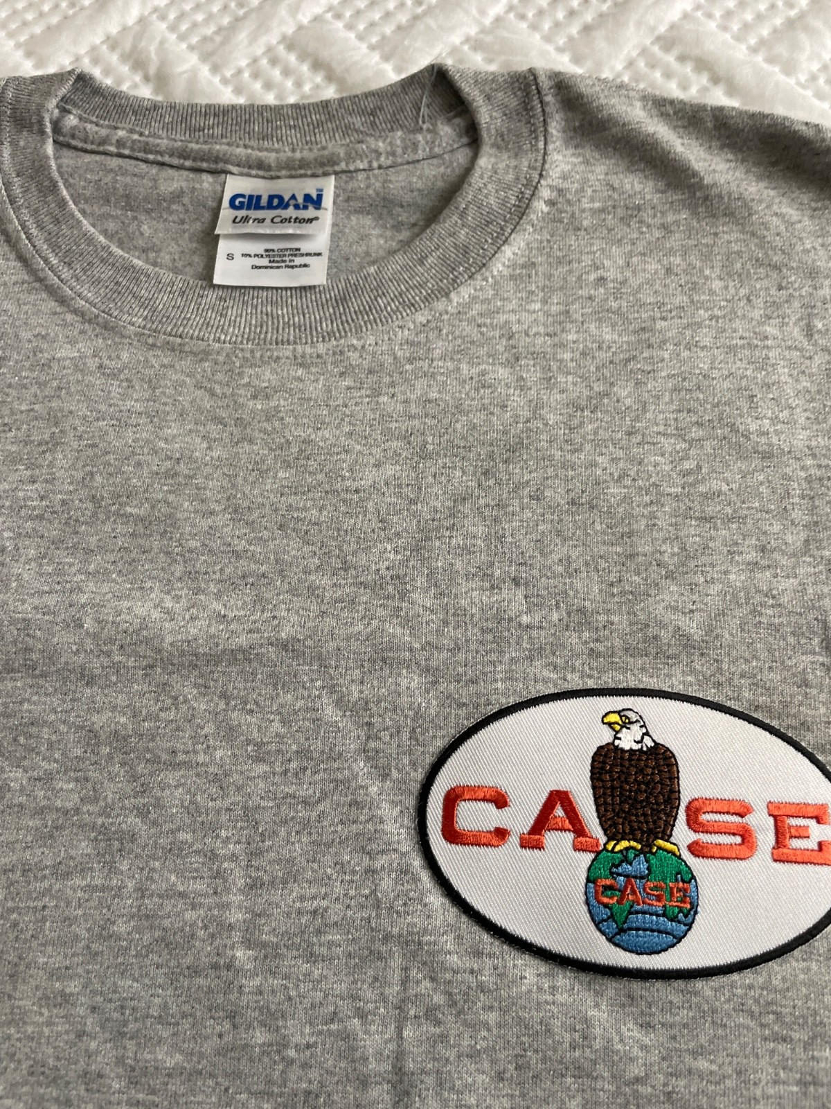 new mens small Case logo tee shirt