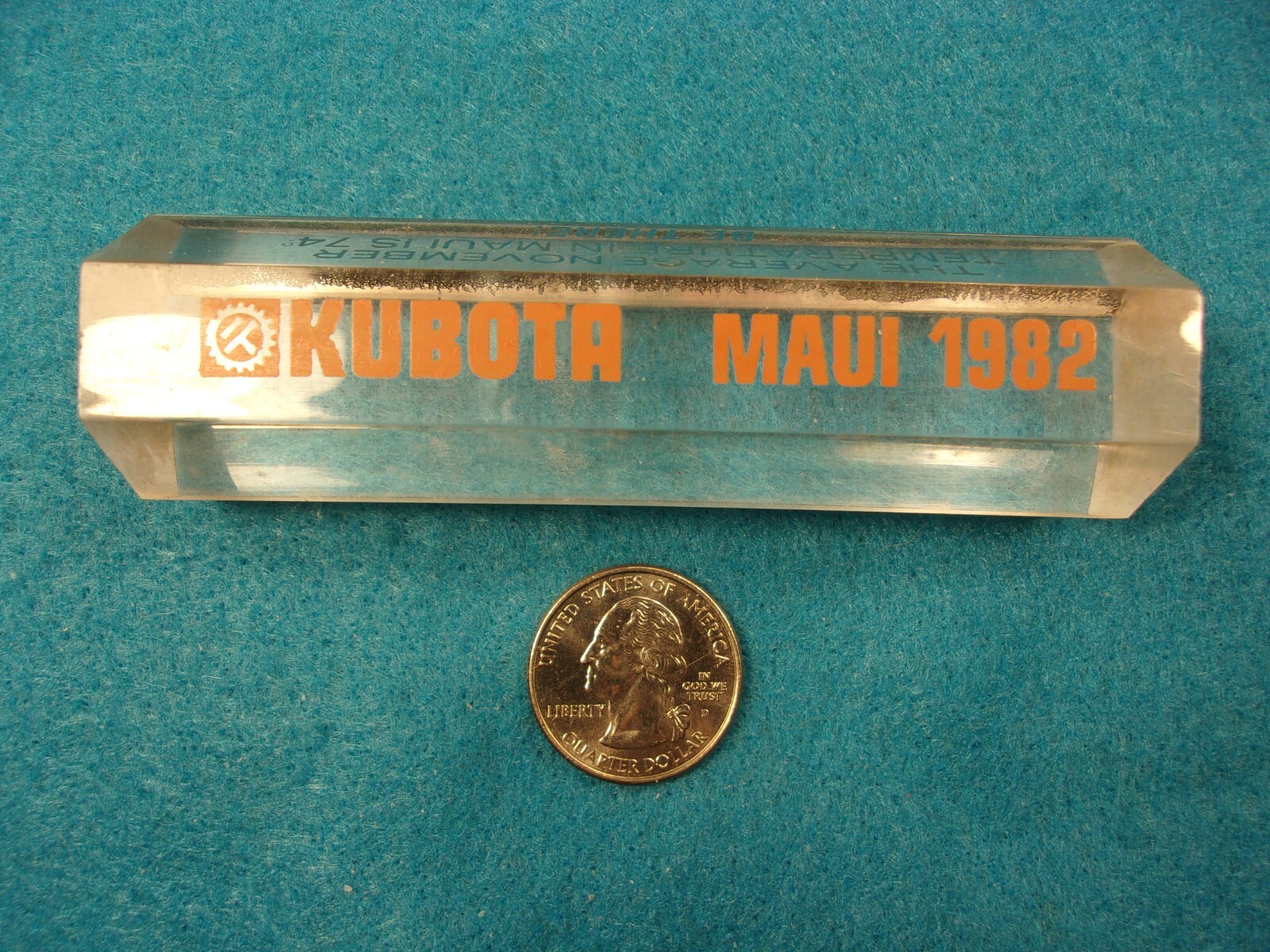 NEAT OLD VTG ACRYLIC? SALES CONTEST(?) PAPERWEIGHT « KUBOTA (TRACTORS) MAUI 1982 »