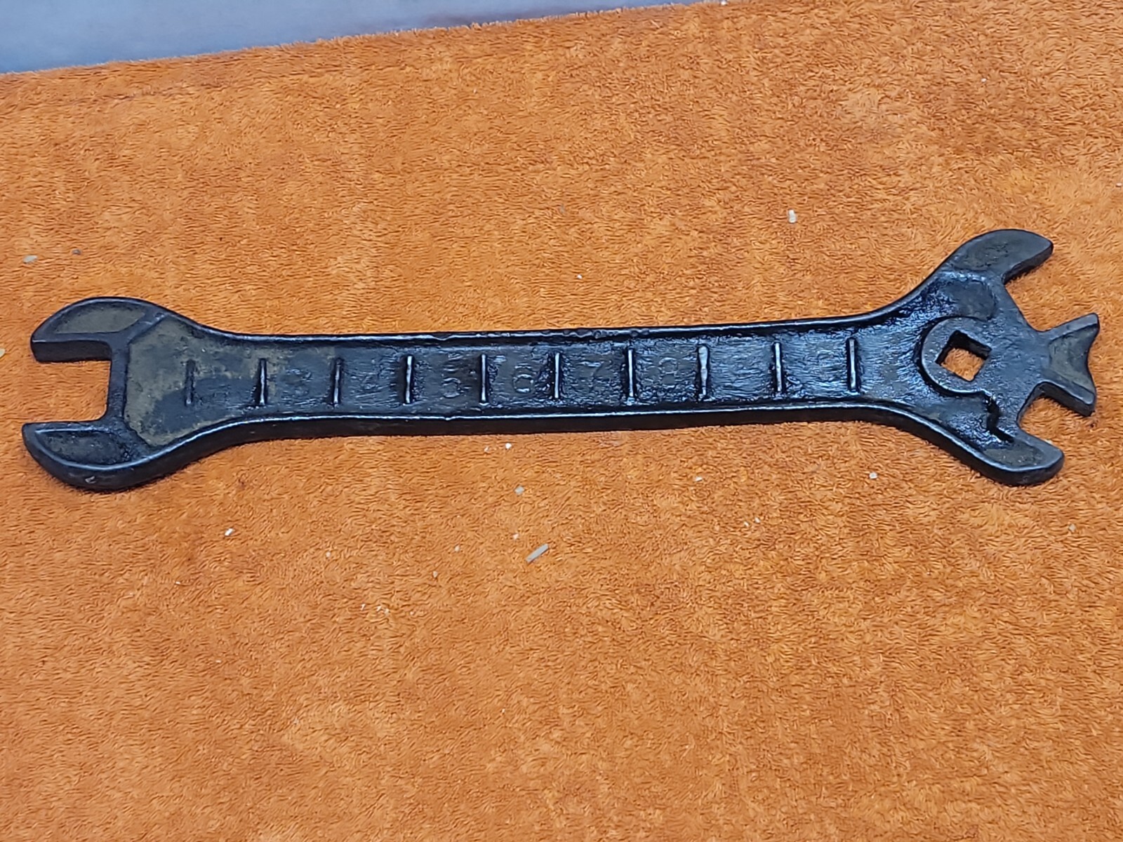 H•Vintage 14&Prime; La Crosse Plow Co. K29 Wrench- Back Side Ruler Marked – Nice