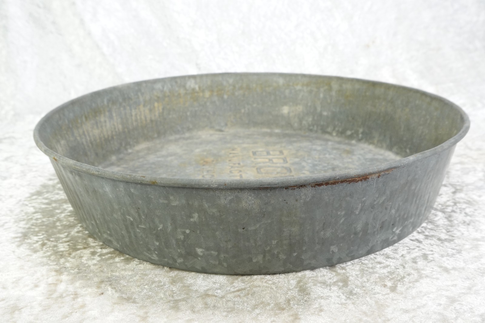 Vintage Brower Manufacturing Co. Quincy, IL 16 3/4&Prime; Galvanized Chicken Feed Pan