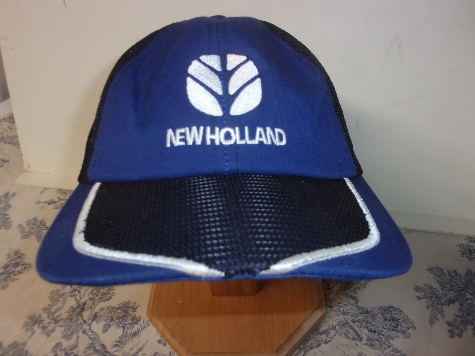 Promotional New Holland Tractor Embroidered Mesh Baseball Hat New without Tags