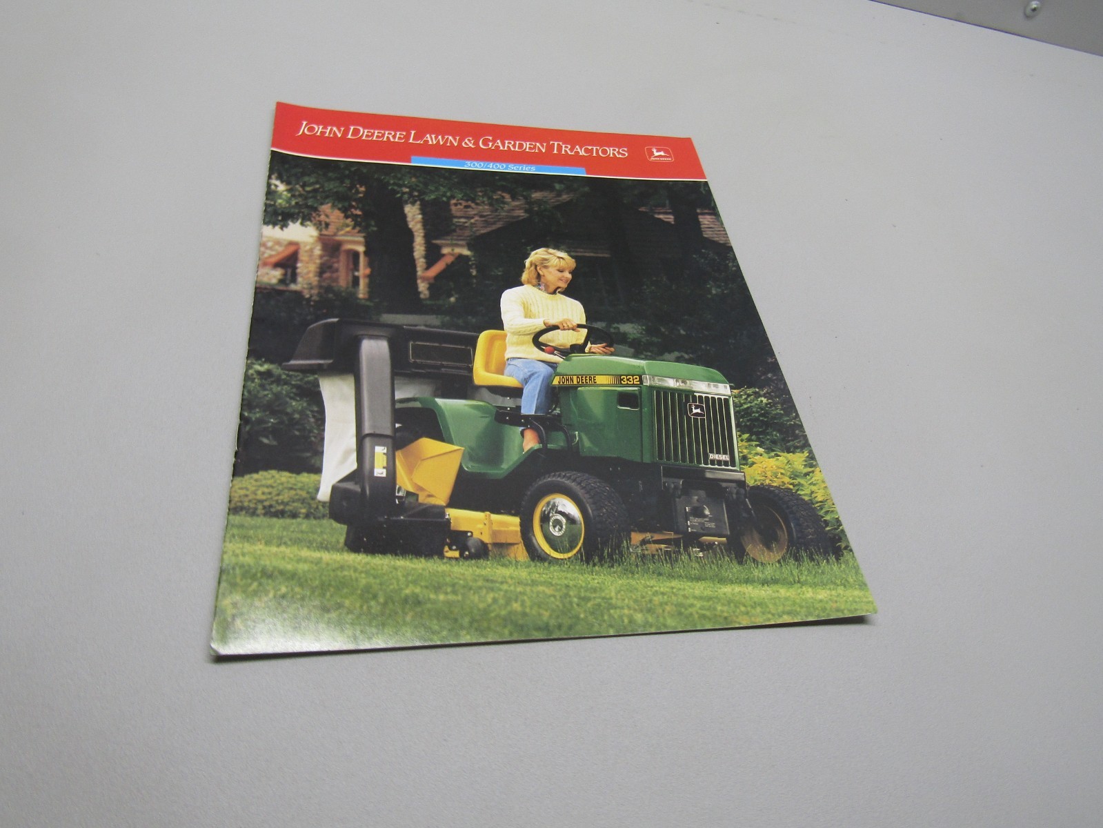 1989-1990? JOHN DEERE 300 400 SERIES LAWN GARDEN TRACTOR DEALER SALES BROCHURE