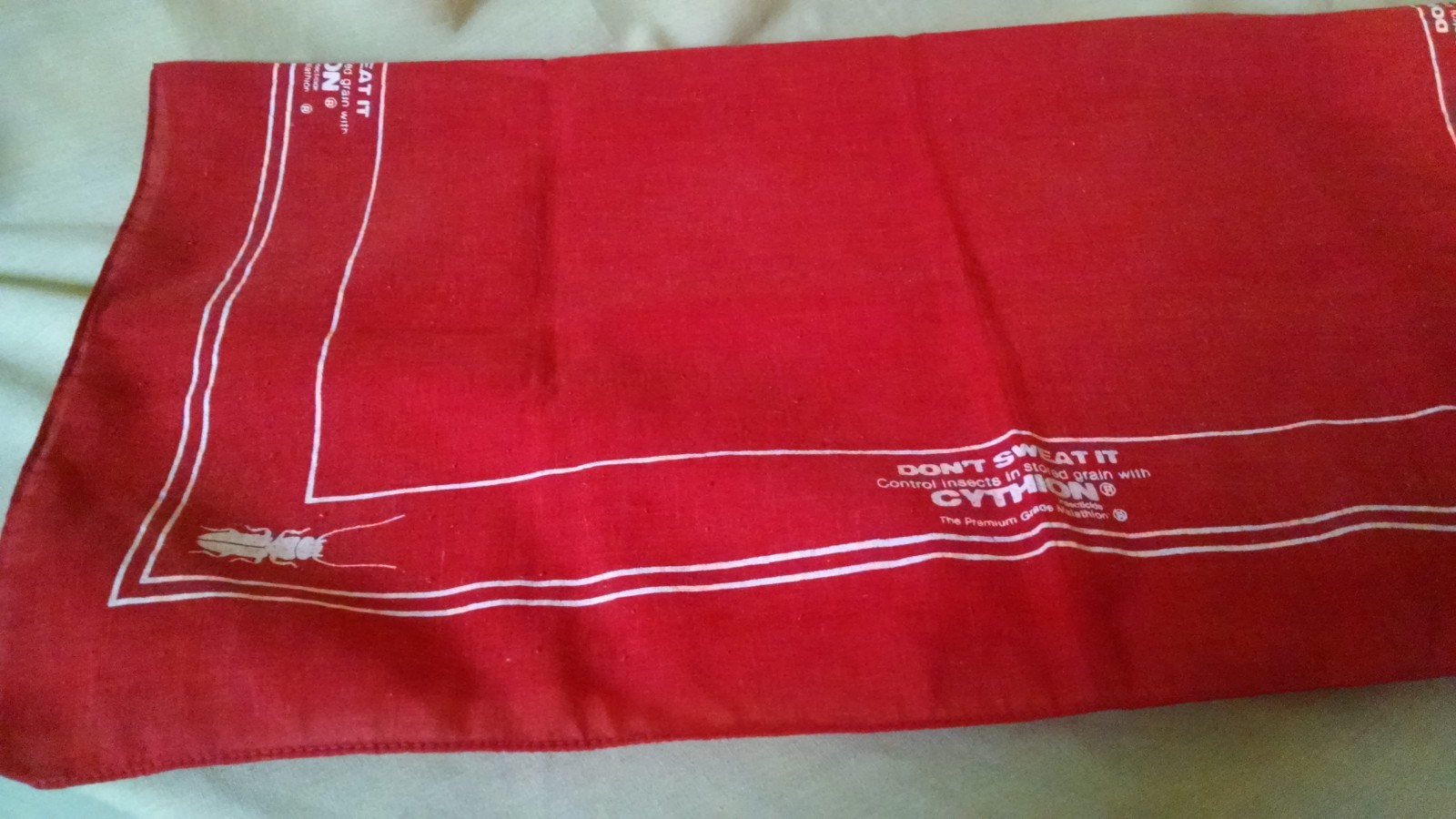 CYTHION SCARF RED WHITE CLOTH DON&rsquo;T SWEAT IT STORED GRAIN AGRICULTURE PROMO.
