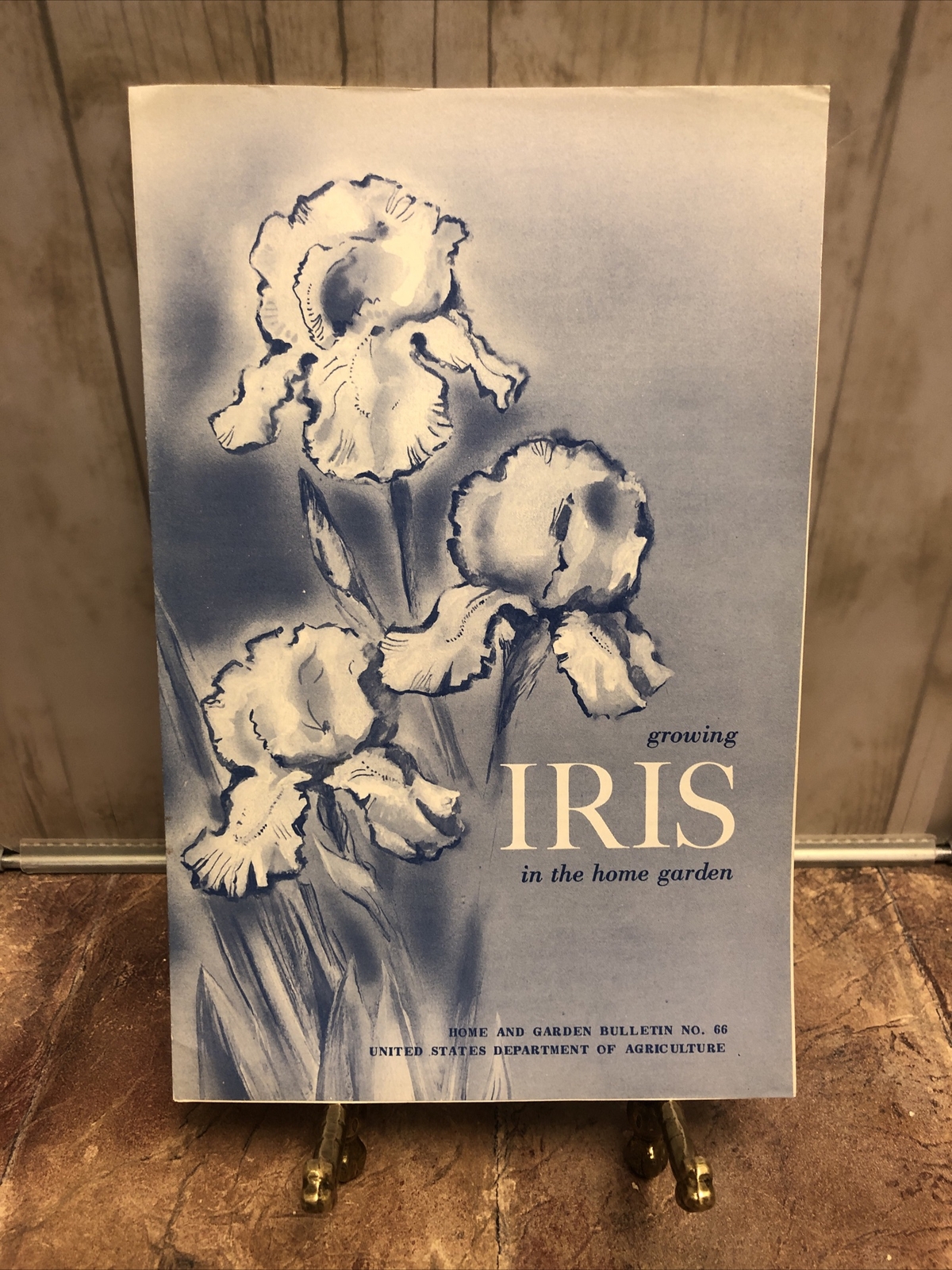 Vintage 1966 Growing Iris In Home Garden US Department Of Agriculture Booklet