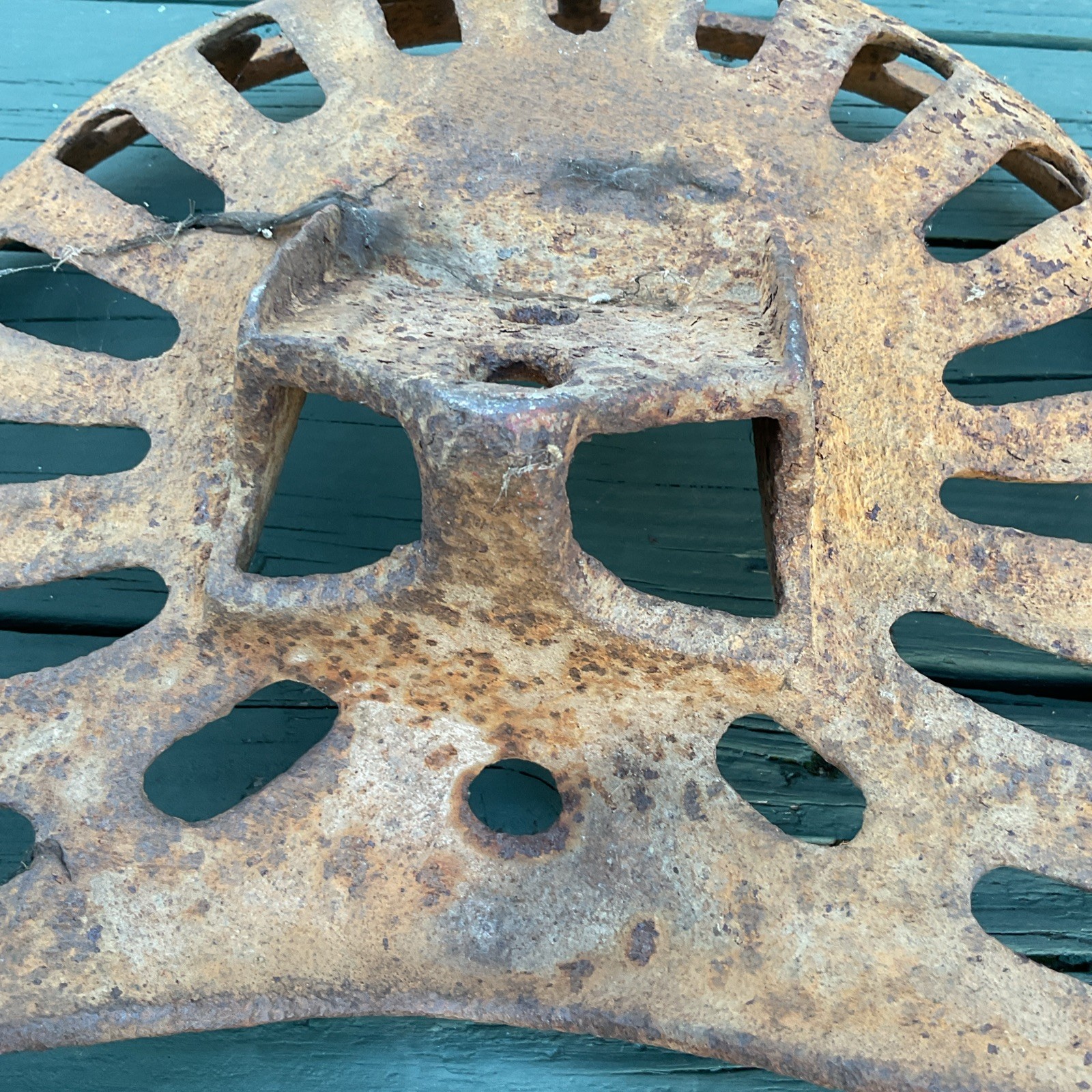 Antique JONES Plano MFG Chicago J127 SEAT Cast Iron Tractor Seat NICE!
